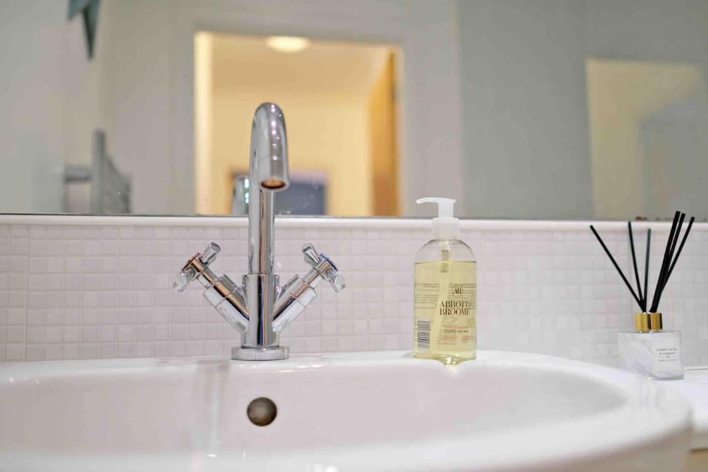 אברדין Modern & Spacious Apartment In City Centre מראה חיצוני תמונה